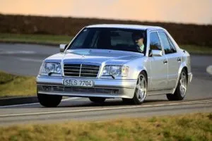 12 coches que son auténticos ‘lobos con piel de cordero’ Por Aarón Pérez -27 febrero, 2022 Mercedes-Benz 500E