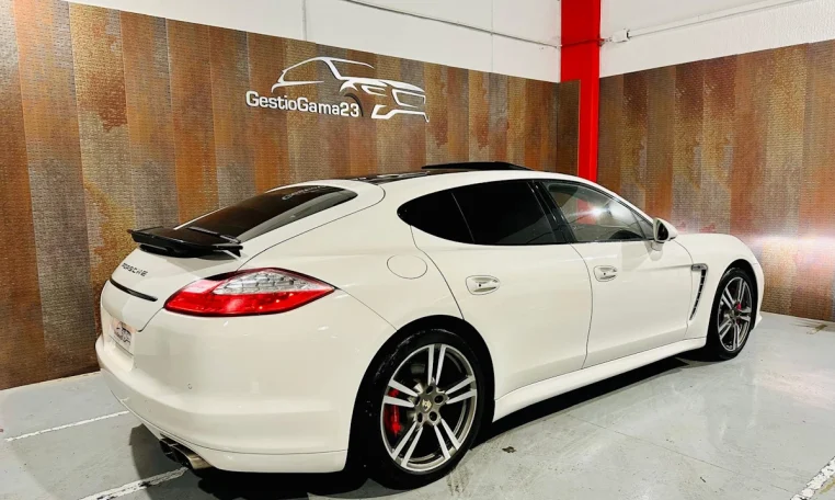 PORSCHE Panamera Turbo 4