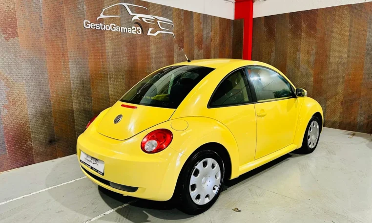 VOLKSWAGEN New Beetle 1 6 4