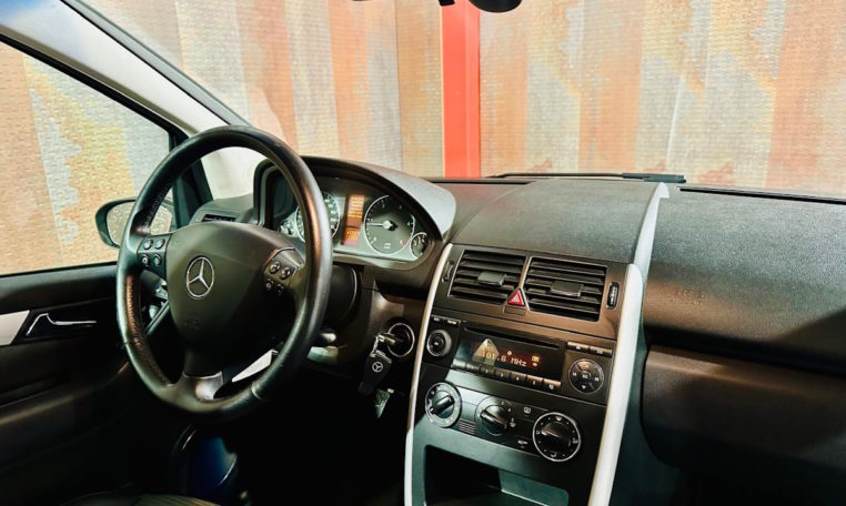 MERCEDES BENZ Clase A A 180 CDI AVANTGARDE 8