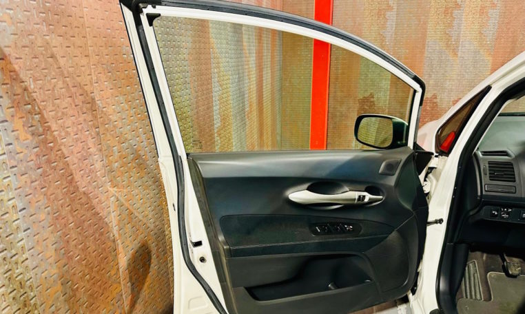 TOYOTA Auris 1 6 VVTi Active 11