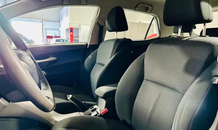 TOYOTA Auris 1 6 VVTi Active 12