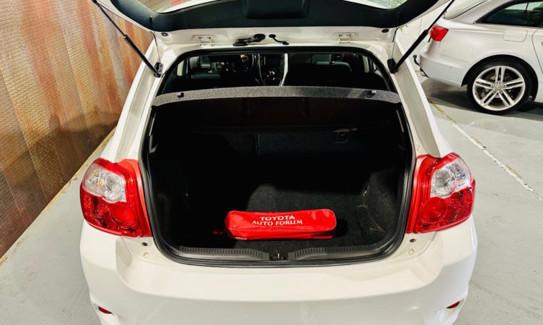 TOYOTA Auris 1 6 VVTi Active 14