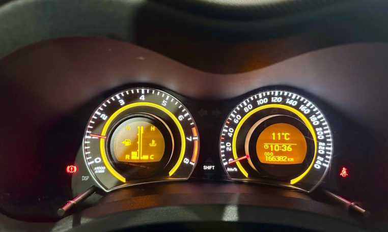 TOYOTA Auris 1 6 VVTi Active 16