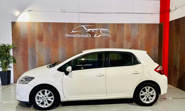 TOYOTA Auris 1 6 VVTi Active 2