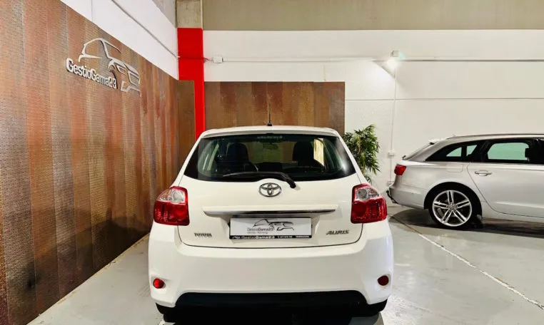 TOYOTA Auris 1 6 VVTi Active 3