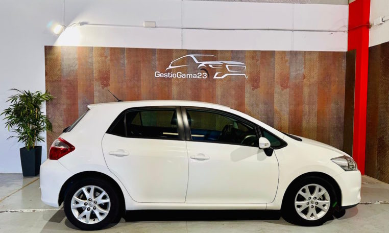 TOYOTA Auris 1 6 VVTi Active 6