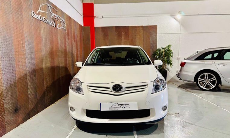 TOYOTA Auris 1 6 VVTi Active 7
