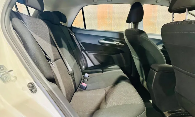 TOYOTA Auris 1 6 VVTi Active 8