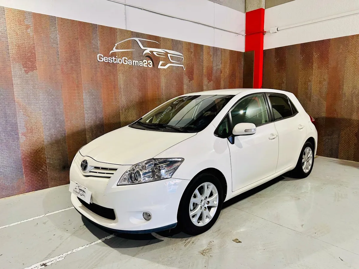 TOYOTA Auris 1 6 VVTi Active