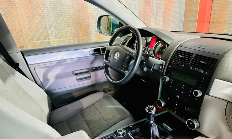 VOLKSWAGEN Touareg 10