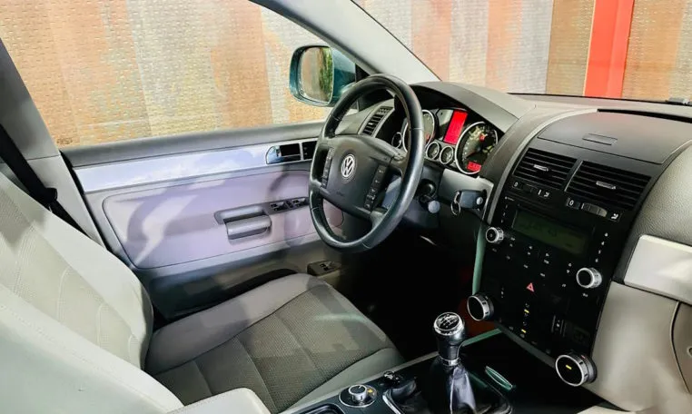 VOLKSWAGEN Touareg 10