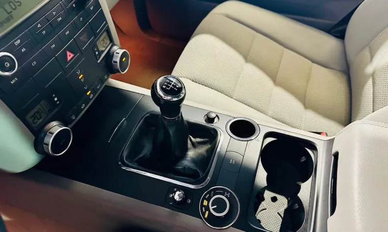 VOLKSWAGEN Touareg 12