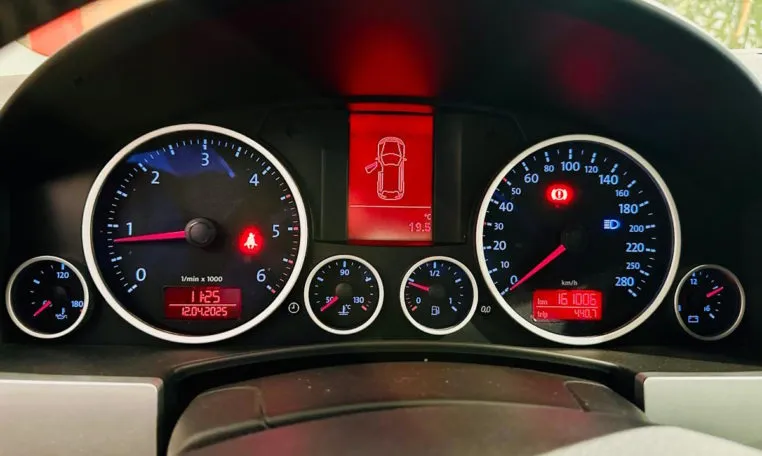 VOLKSWAGEN Touareg 13