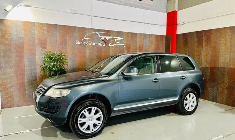 VOLKSWAGEN Touareg 2