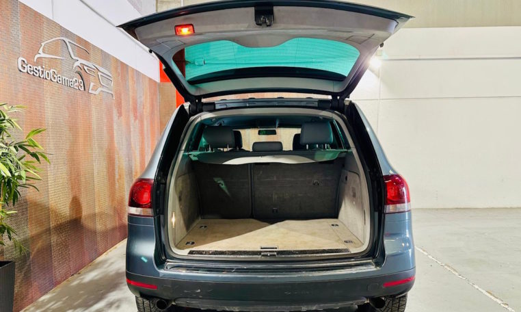 VOLKSWAGEN Touareg 4