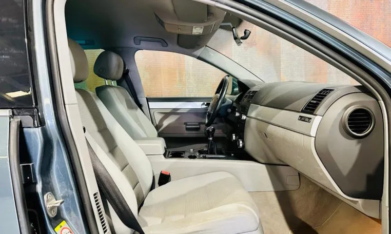 VOLKSWAGEN Touareg 8