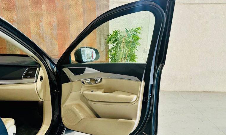 VOLVO XC90 2 0 D5 AWD Momentum Auto 10