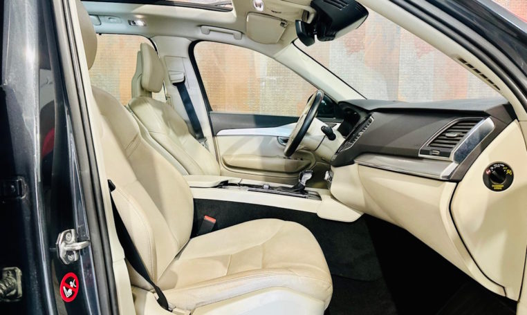 VOLVO XC90 2 0 D5 AWD Momentum Auto 11