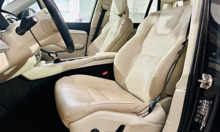 VOLVO XC90 2 0 D5 AWD Momentum Auto 14