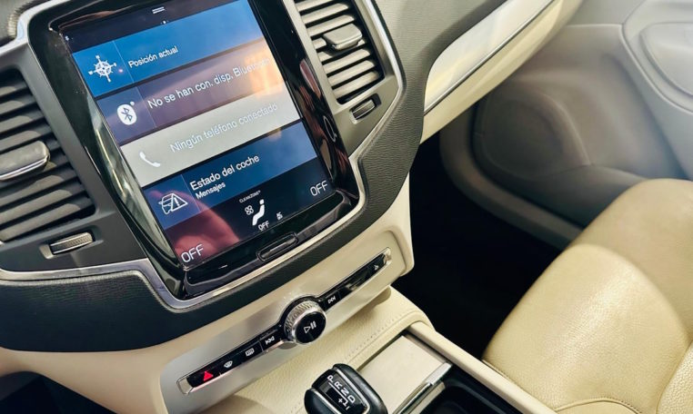 VOLVO XC90 2 0 D5 AWD Momentum Auto 16