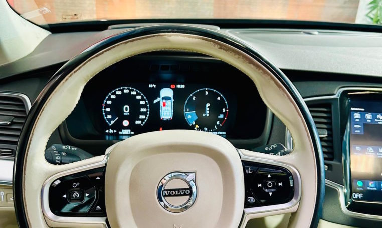 VOLVO XC90 2 0 D5 AWD Momentum Auto 17