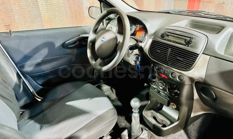 fiat punto classic en Tarragona (14)